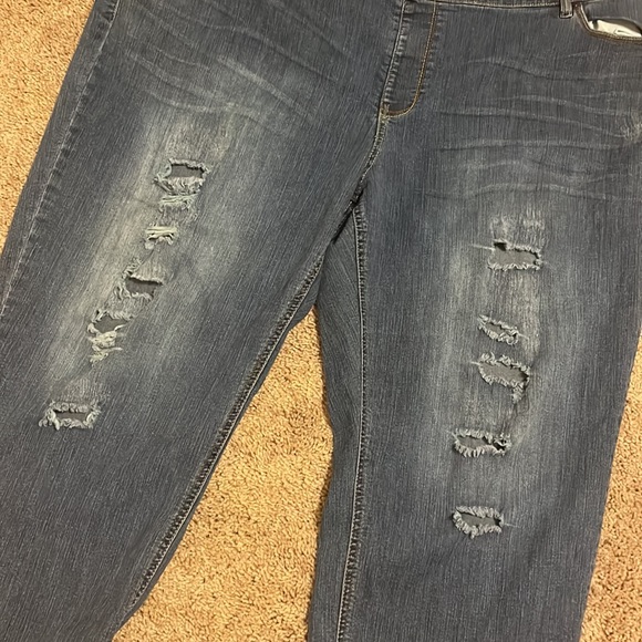AVENUE JEANS Distressed Denim Size 26/28 - Picture 2 of 3